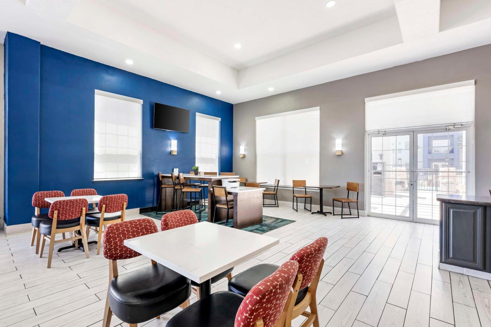 Best Western Lubbock West Inn & Suites Экстерьер фото